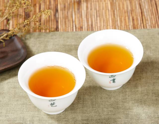 藤茶价格几元钱一斤,藤茶情缘，一杯茶的温暖旅程