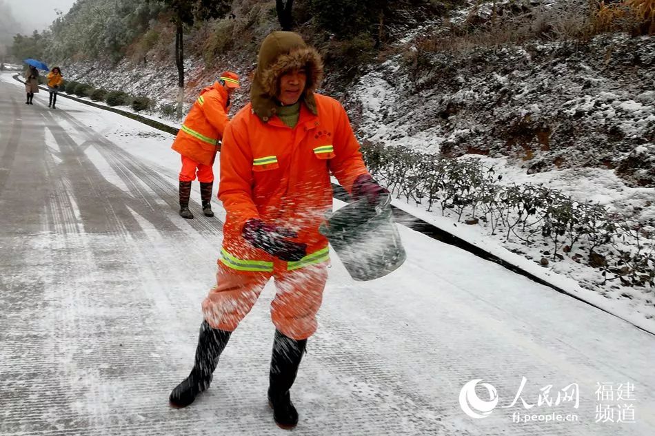 伊朗雪灾背后的美景探索，雪域之旅唤醒内心平静